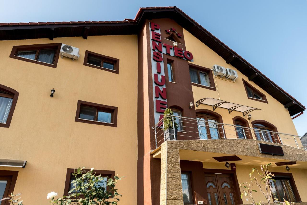Pensiunea Teo Caransebeş Exteriör bild
