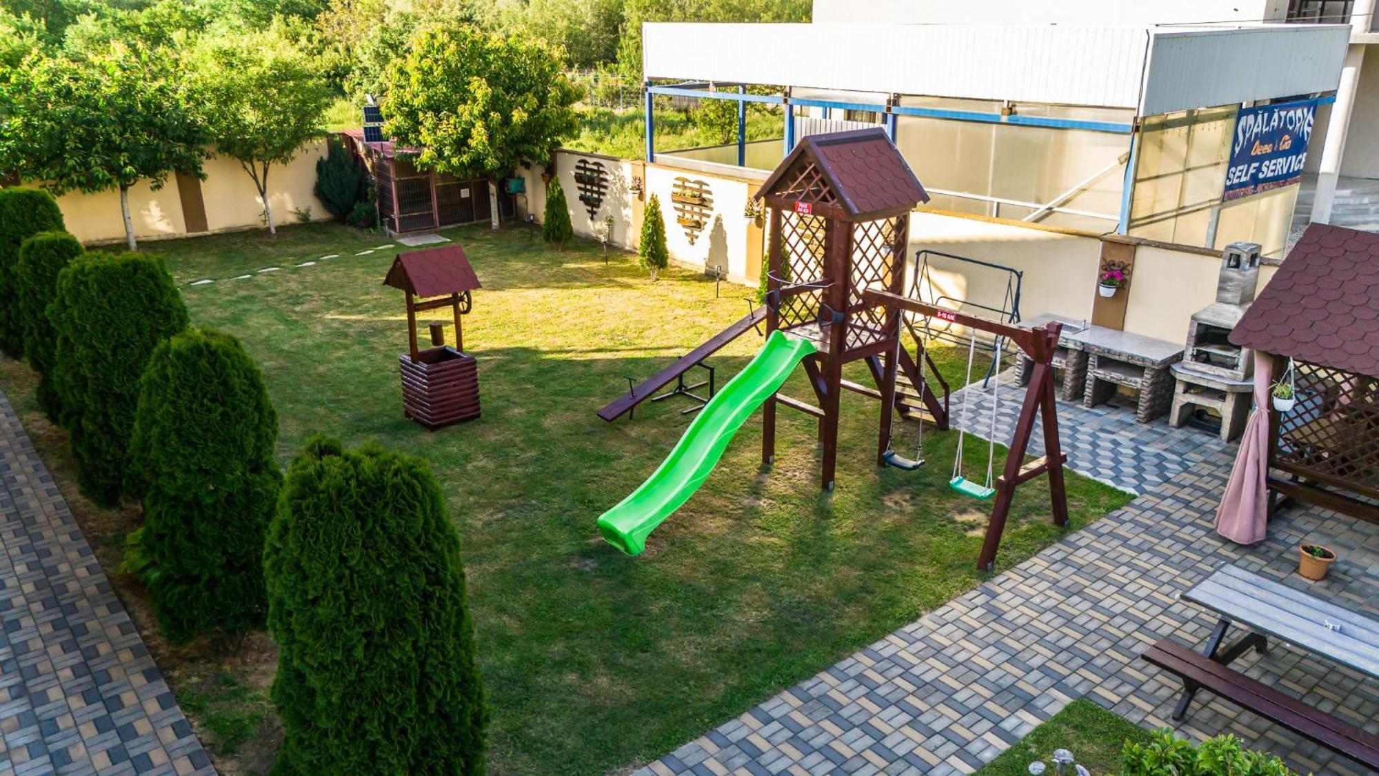 Pensiunea Teo Caransebeş Exteriör bild