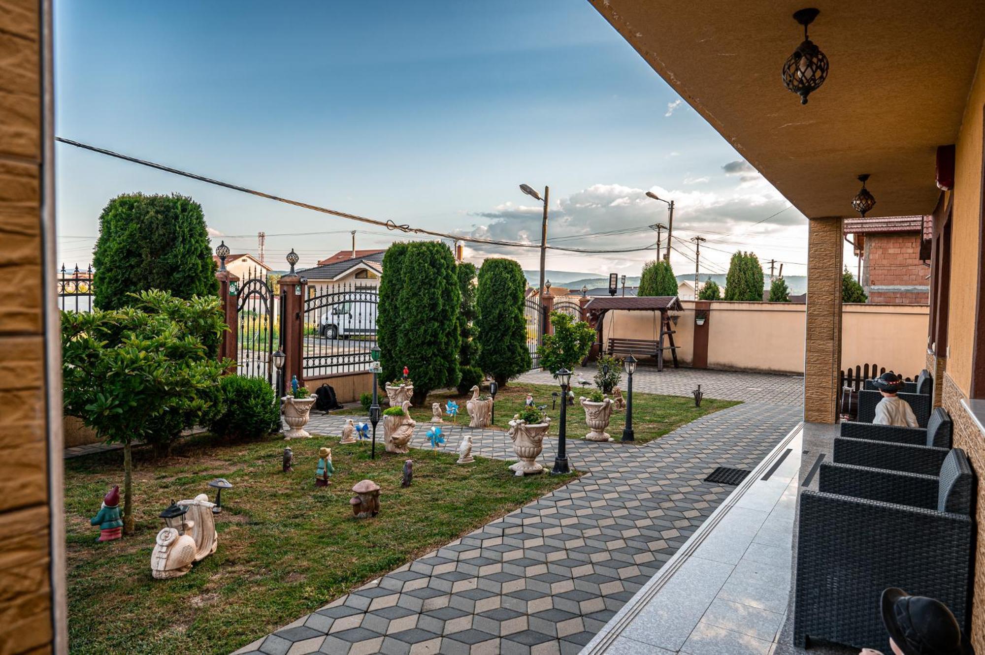 Pensiunea Teo Caransebeş Exteriör bild