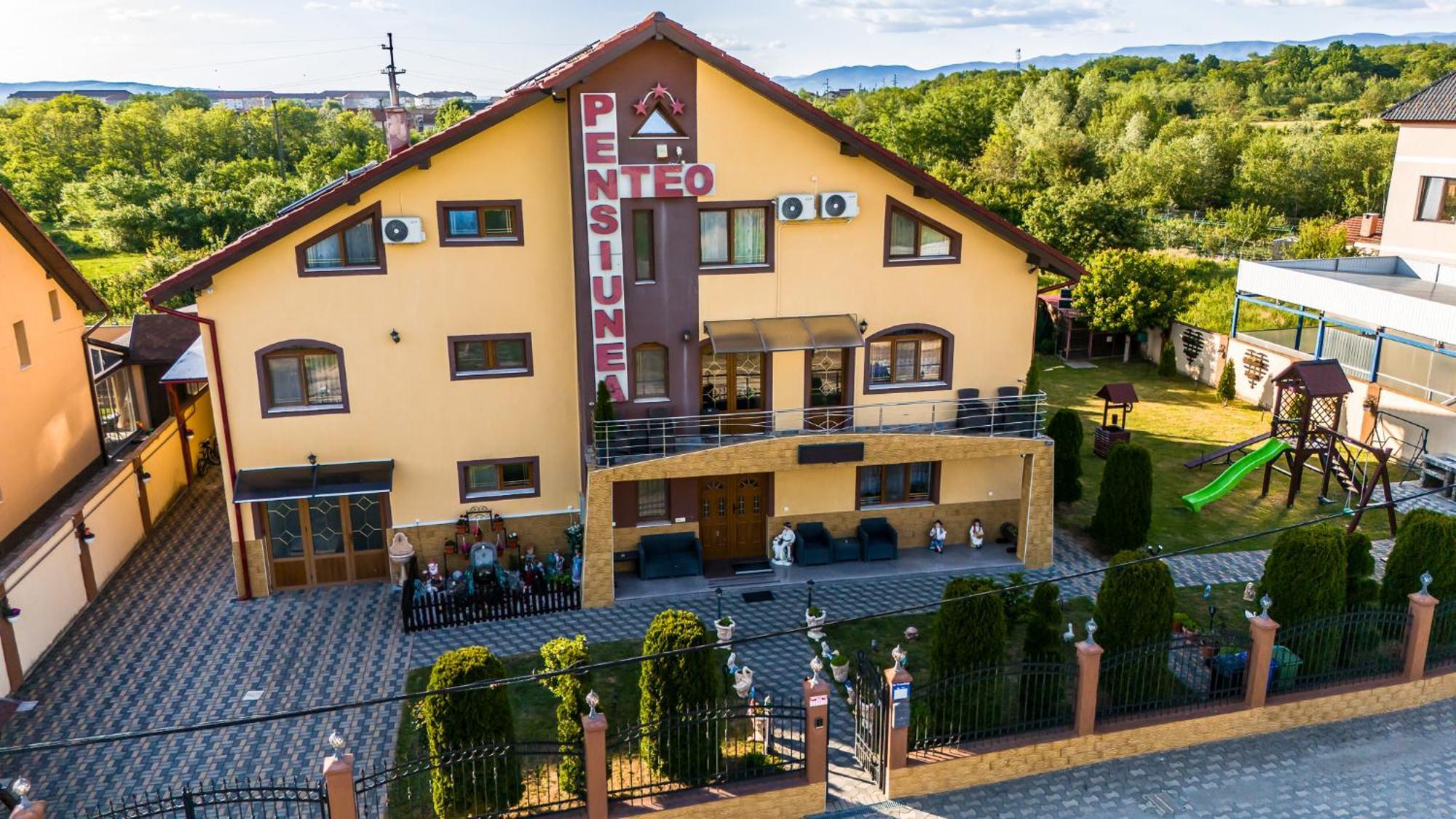 Pensiunea Teo Caransebeş Exteriör bild