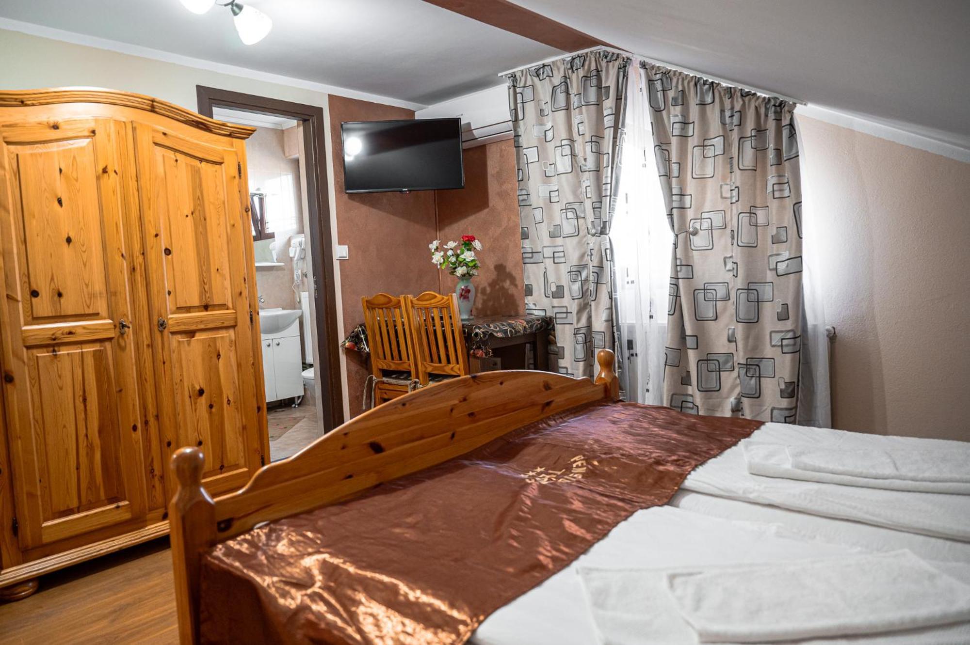 Pensiunea Teo Caransebeş Exteriör bild
