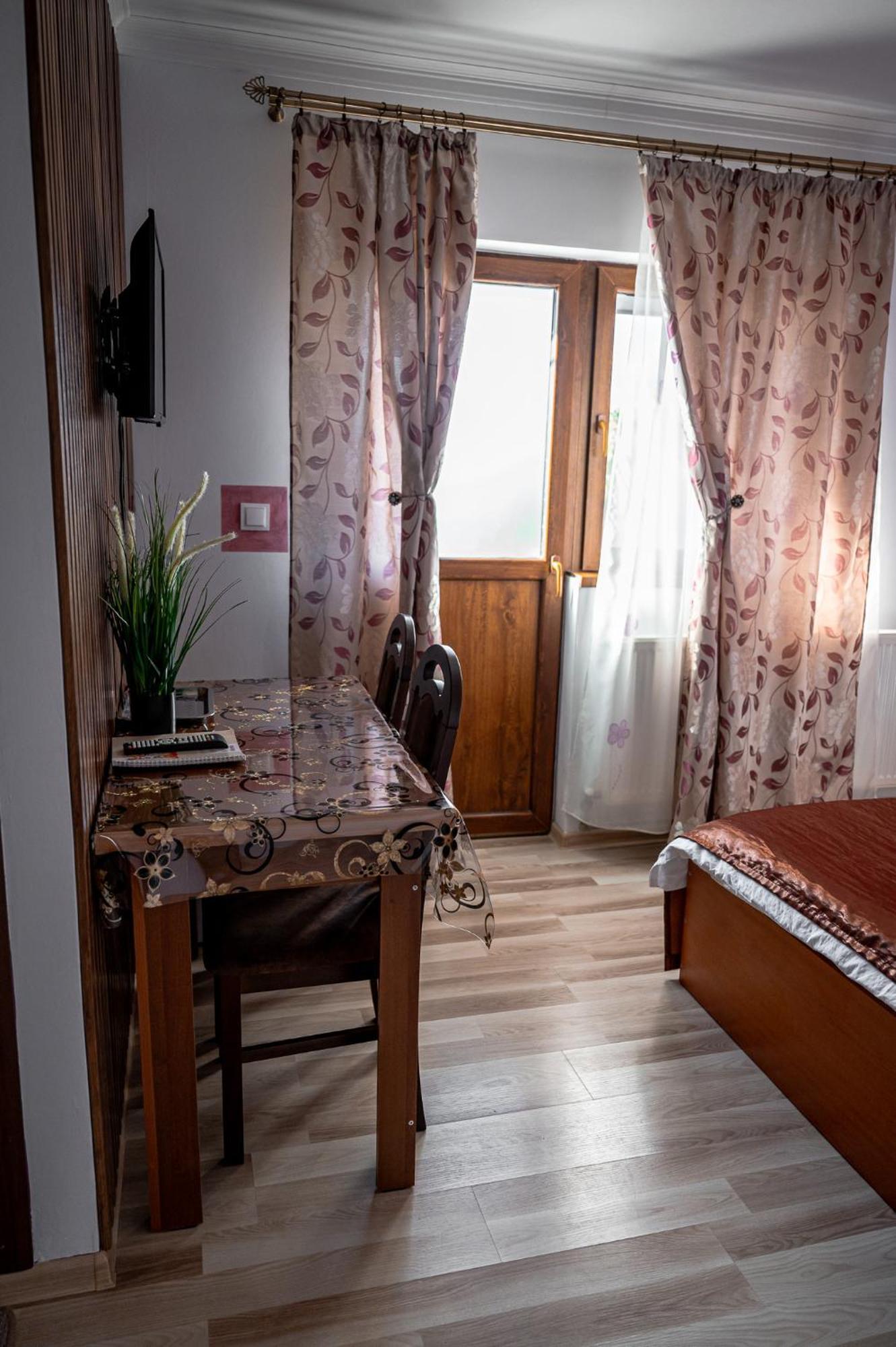 Pensiunea Teo Caransebeş Exteriör bild