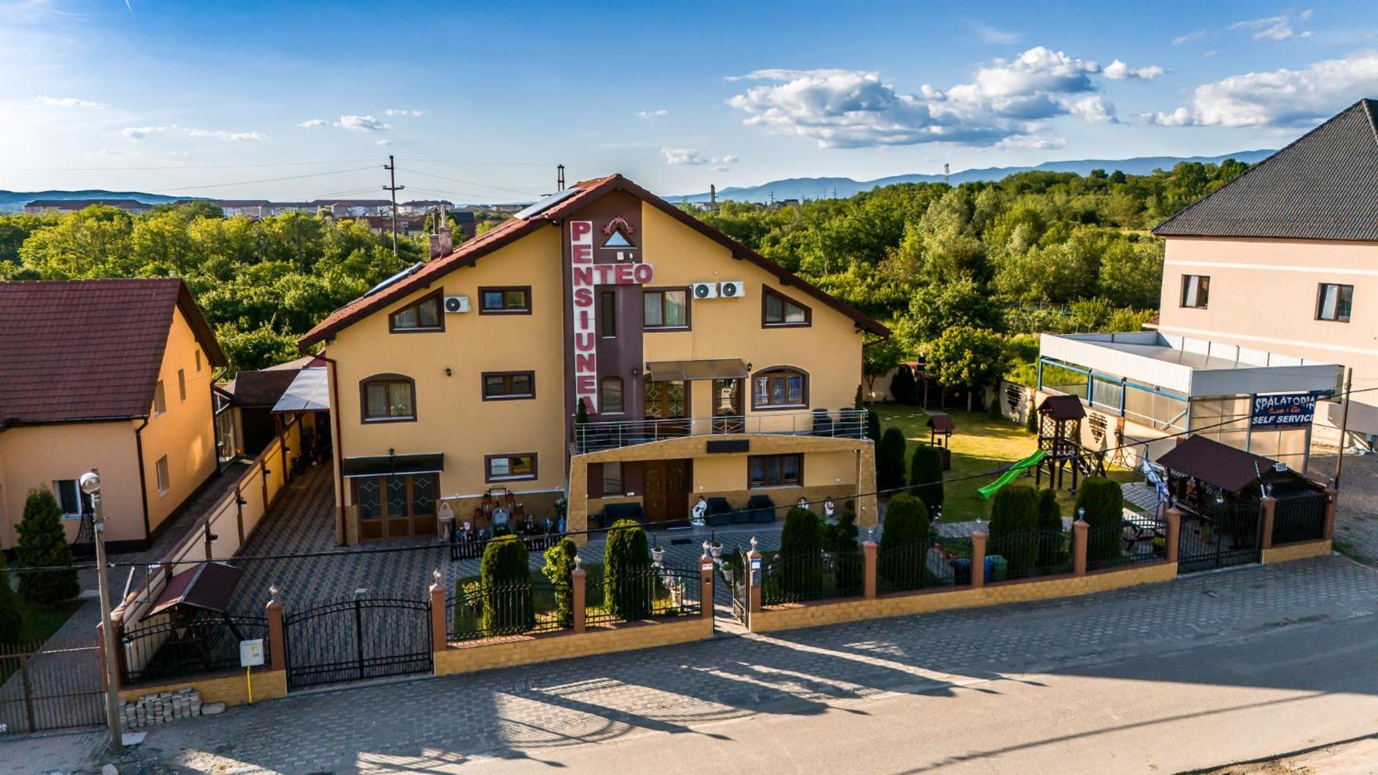 Pensiunea Teo Caransebeş Exteriör bild